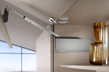 Blum AVENTOS HF Тop механизъм за повдигащи сгъваеми врати