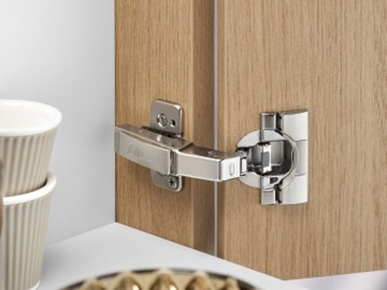 Панта BLUM Clip Top +95˚ Ø35 плавно затваряне за врата в една равнина Панта BLUM Clip Top +95˚ Ø35 плавно затваряне за врата в една равнина